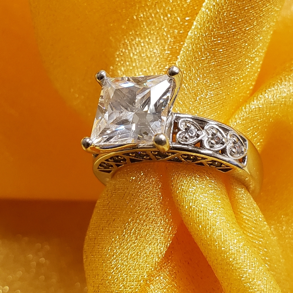 Princess cut diamond simulant size 5.5